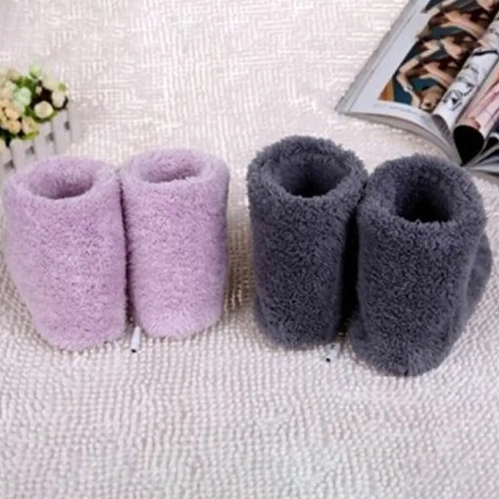 Chaussons chauffants BodyEase diffusant de la chaleur sous la neige pour un confort maximal.
