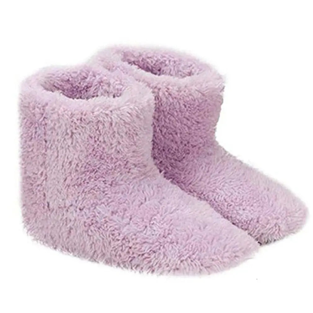 Chaussons chauffants BodyEase utilisés à l’extérieur en hiver pour une chaleur continue et réconfortante.
